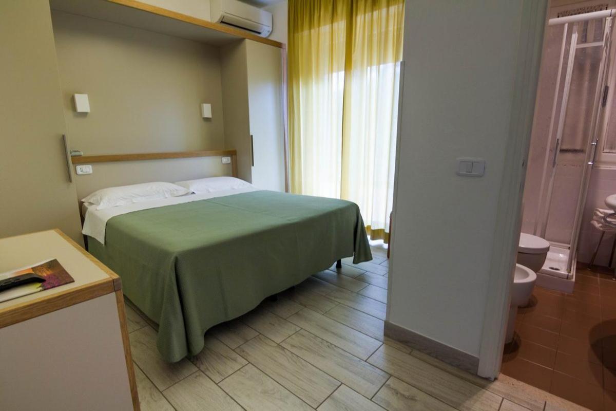 Hotel Mirella Castiglione della Pescaia Chambre photo