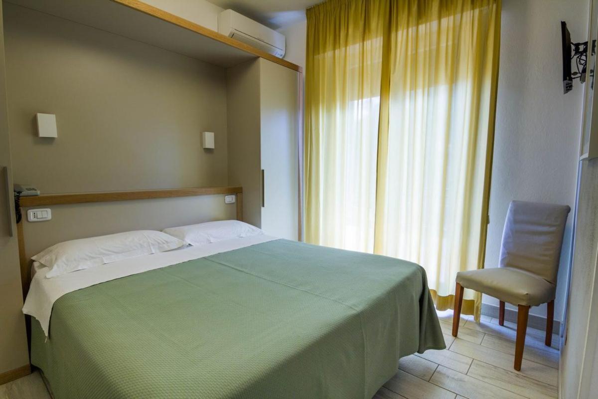 Hotel Mirella Castiglione della Pescaia Chambre photo