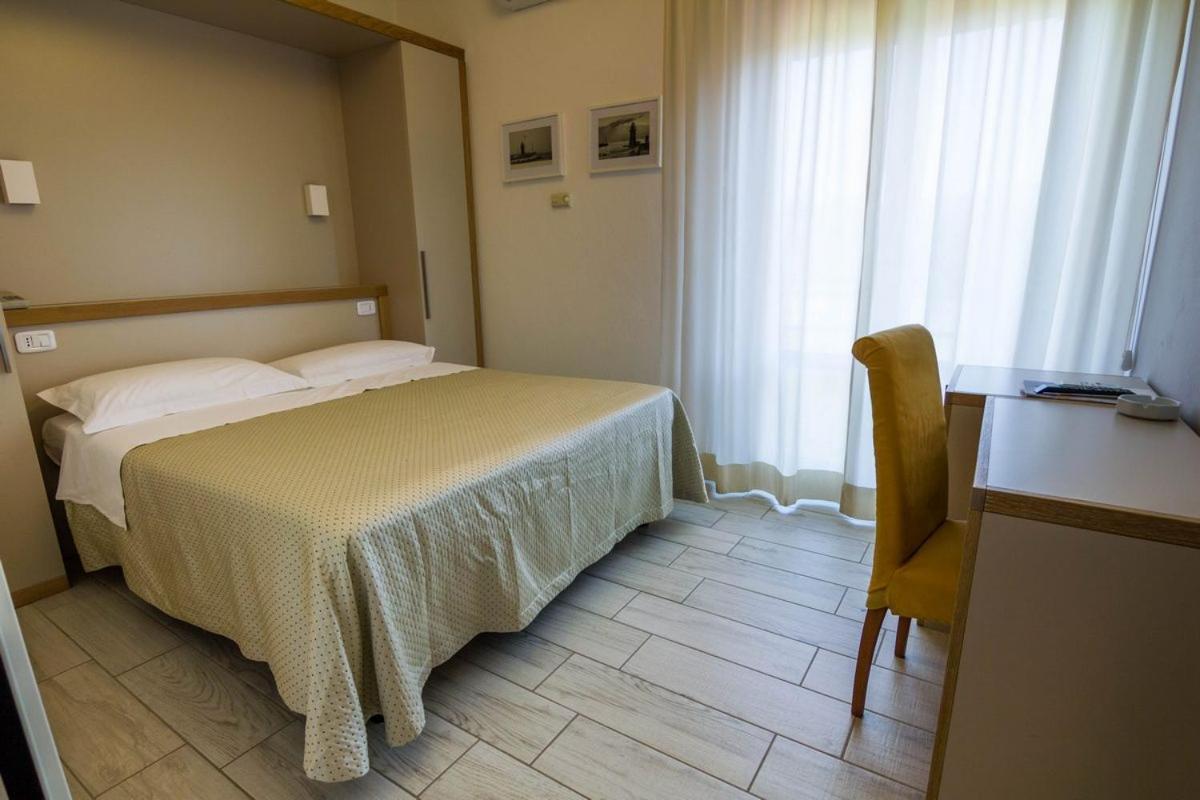 Hotel Mirella Castiglione della Pescaia Chambre photo