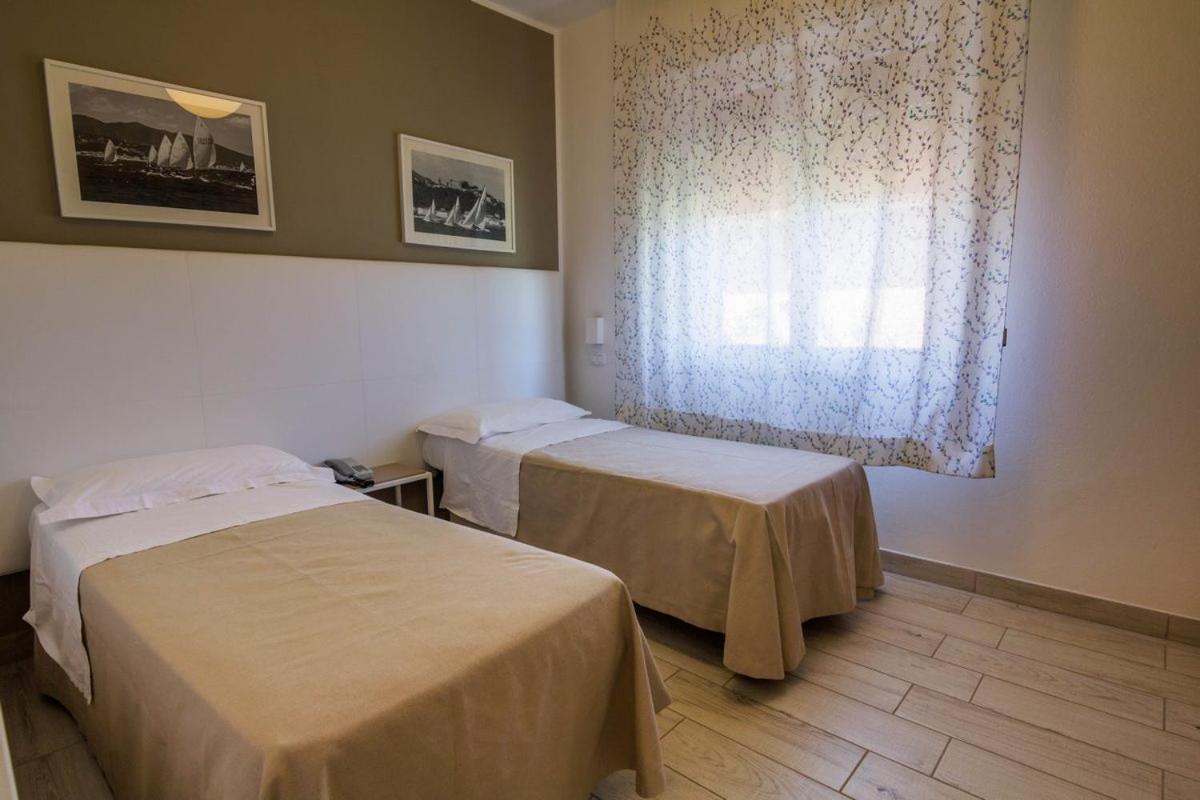 Hotel Mirella Castiglione della Pescaia Extérieur photo