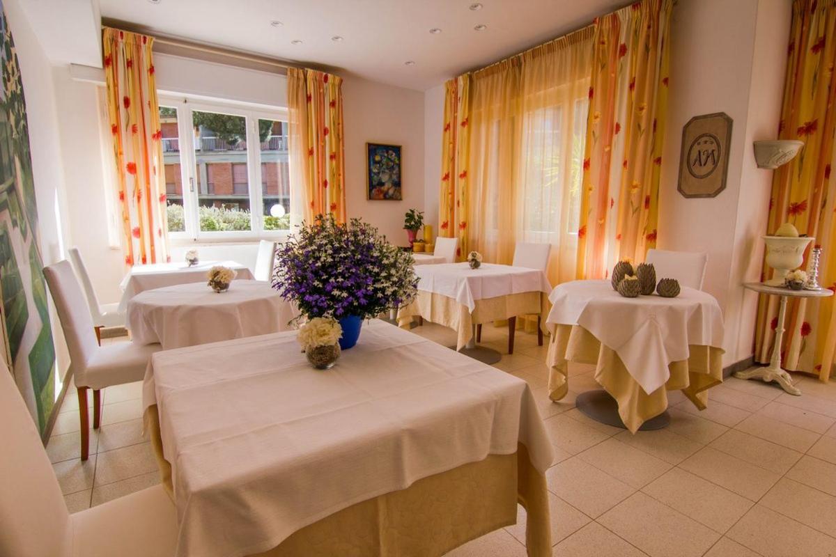 Hotel Mirella Castiglione della Pescaia Extérieur photo