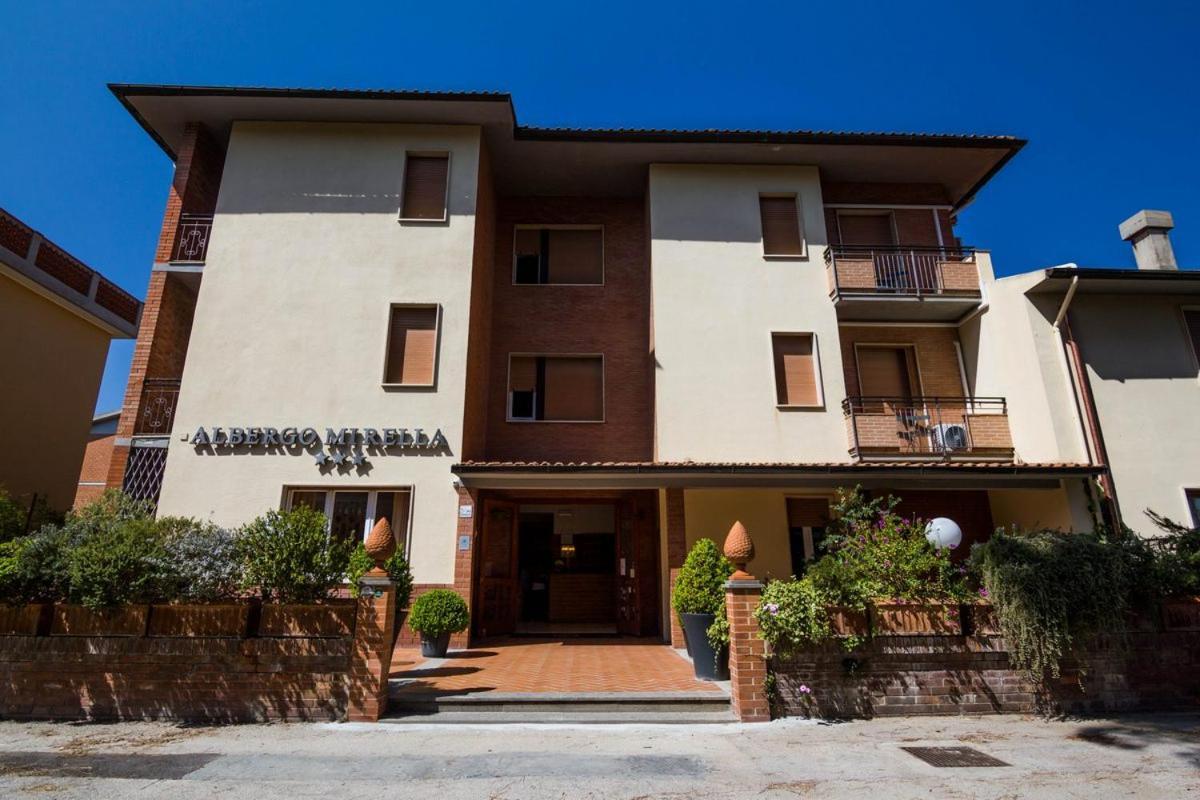 Hotel Mirella Castiglione della Pescaia Extérieur photo